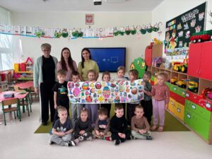 Miniaturka artykułu Przedszkolaki gościły przedstawicieli CUS – wspólna Wielkanocna Kolorowanka